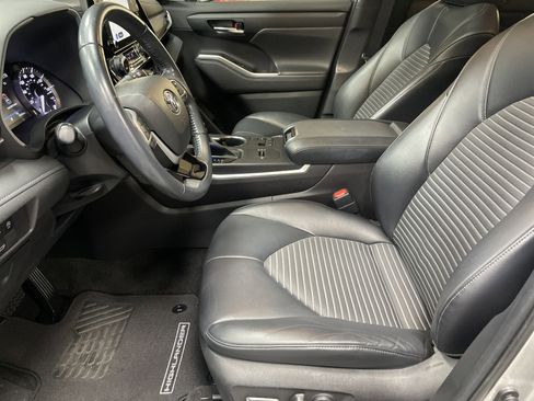 Certified 2023 Toyota Highlander XSE image 16