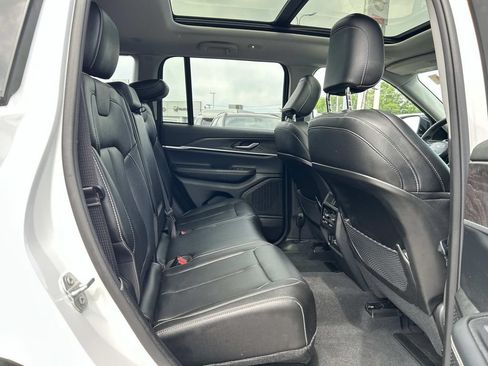 Used 2023 Jeep Grand Cherokee Limited AWD/4WD image 20