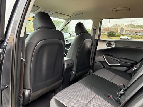 Used 2025 Kia Soul LX FWD image 27