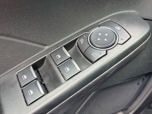 Used 2022 Ford Escape SE image 15