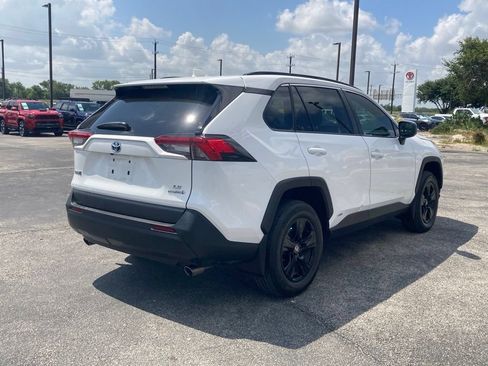 Used 2024 Toyota RAV4 LE AWD/4WD image 4