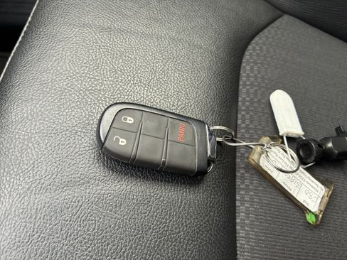 Used 2025 Jeep Compass Trailhawk AWD/4WD image 24