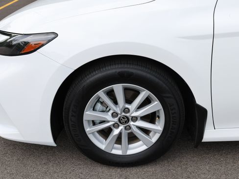 Used 2026 Toyota Camry LE w/ Convenience Package FWD image 9