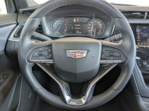 Used 2023 Cadillac XT6 Premium Luxury image 14
