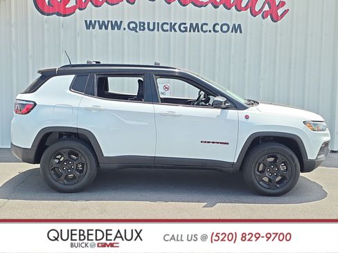 Used 2023 Jeep Compass Trailhawk w/ Trailhawk Convenience Group AWD/4WD image 8
