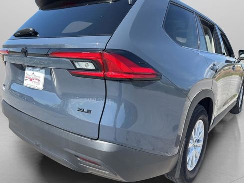 Certified 2024 Toyota Grand Highlander XLE image 11