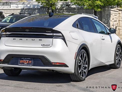 Used 2024 Toyota Prius Prime FWD image 19