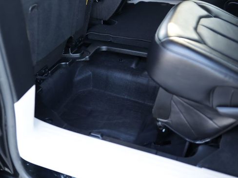 Used 2023 Chrysler Pacifica Touring-L image 31