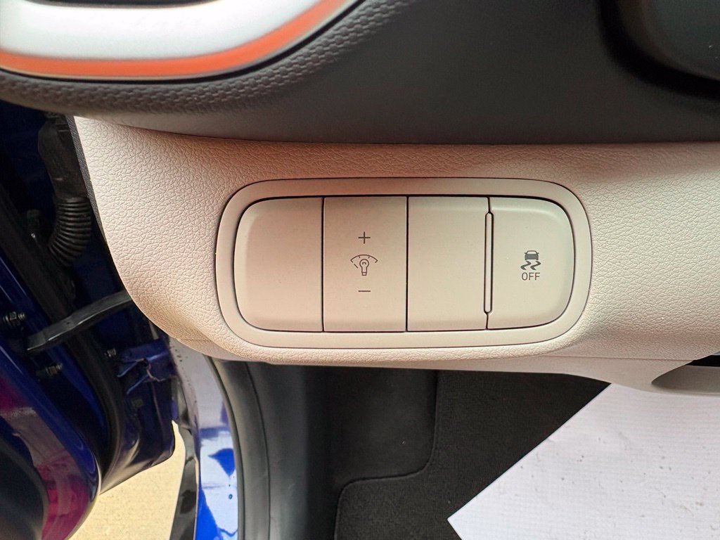 Used 2024 Hyundai Venue SEL FWD image 17