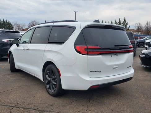 Certified 2026 Chrysler Pacifica Limited w/ S Appearance Package image 2