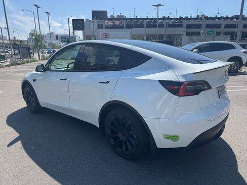 Used 2021 Tesla Model Y Long Range image 4