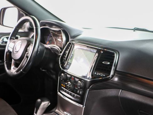 Used 2022 Jeep Grand Cherokee Laredo X RWD image 25