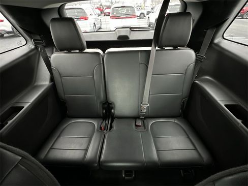 Used 2019 Chevrolet Traverse RS image 23