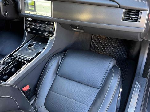 Used 2017 Jaguar XF S image 48
