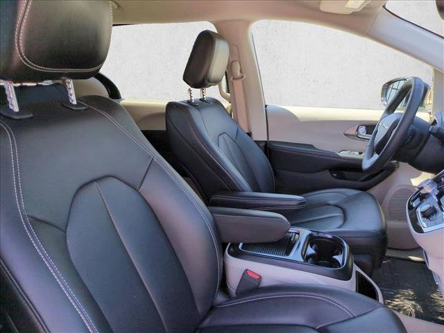 Used 2024 Chrysler Pacifica Limited FWD image 21