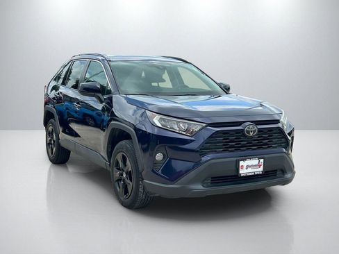 Used 2020 Toyota RAV4 XLE AWD/4WD image 3