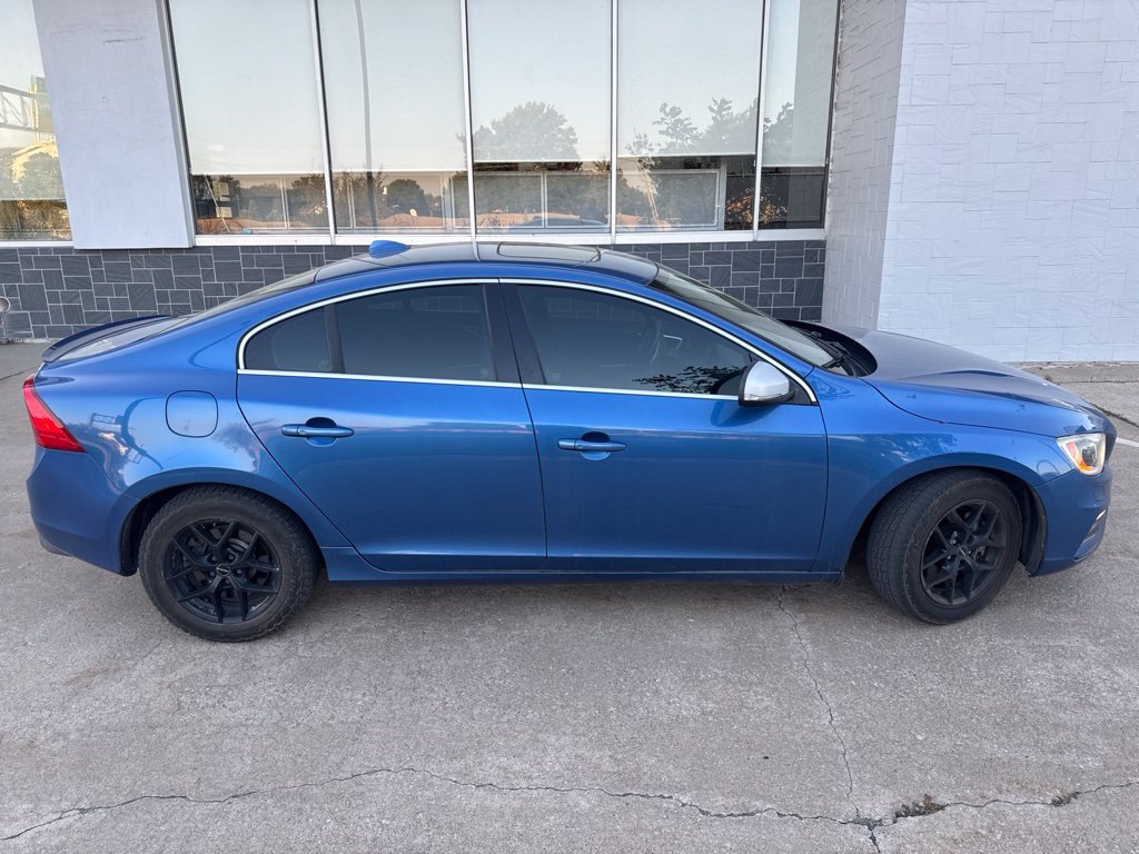 Used 2017 Volvo S60 T6 R-Design Platinum AWD/4WD image 3