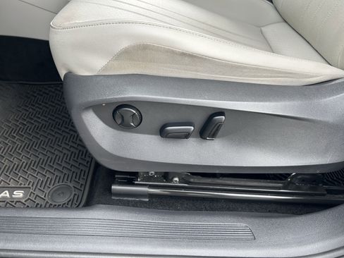 Certified 2023 Volkswagen Tiguan SE image 21