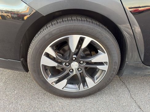 Used 2018 Buick Regal Essence w/ Driver Confidence Package #1 image 11