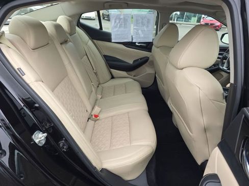 Used 2021 Nissan Maxima Platinum w/ Sport Mat Group image 12