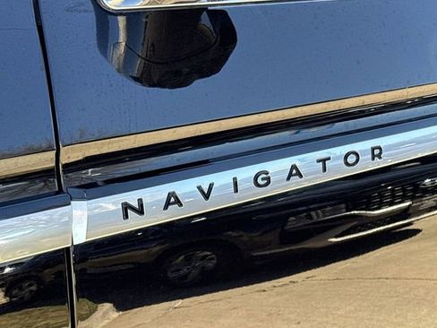 Used 2025 Lincoln Navigator Reserve AWD/4WD image 30