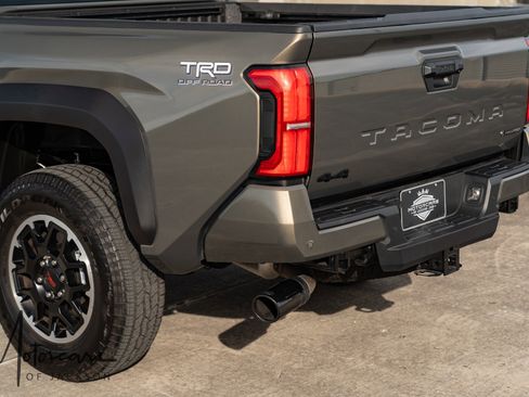 Used 2025 Toyota Tacoma TRD Off-Road image 13