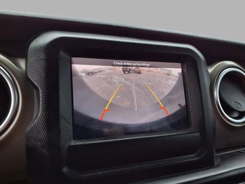 Used 2019 Jeep Wrangler Unlimited Rubicon w/ Cold Weather Group image 6