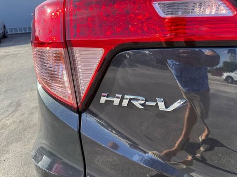 Used 2018 Honda HR-V EX image 16