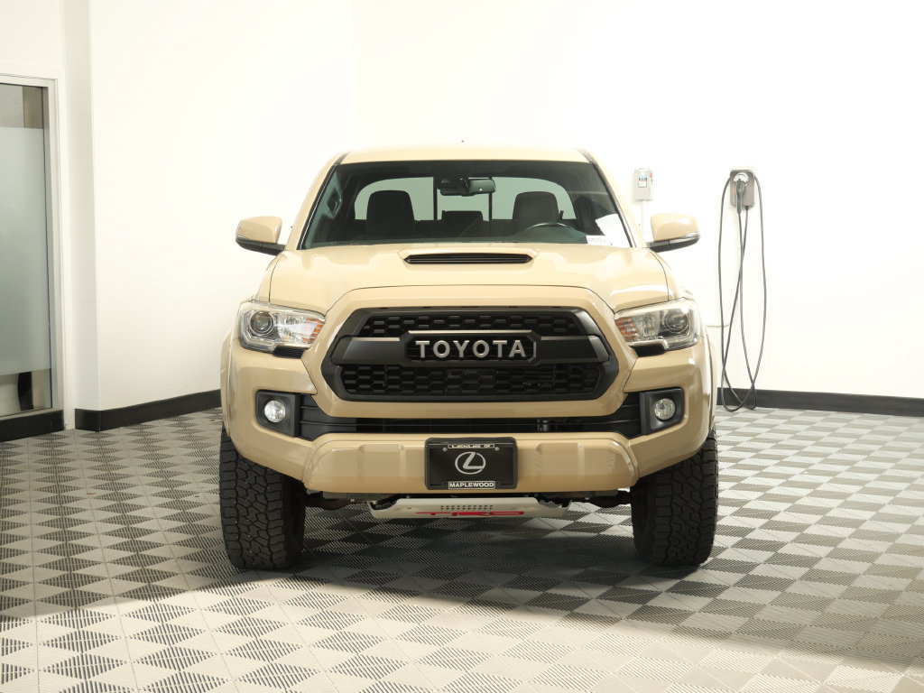 Used 2019 Toyota Tacoma TRD Sport w/ Technology Package AWD/4WD image 2