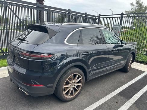 Certified 2023 Porsche Cayenne AWD/4WD image 3
