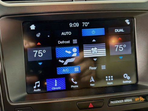 Used 2017 Ford Explorer XLT w/ Equipment Group 202A AWD/4WD image 22
