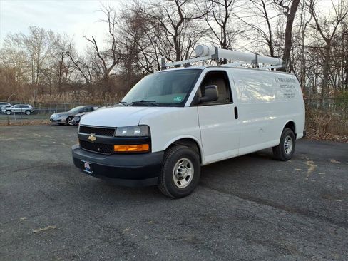 Used 2020 Chevrolet Express 2500 image 3