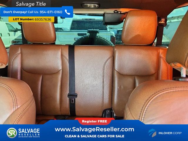 Used 2017 Jeep Wrangler Unlimited Sahara w/ Connectivity Group AWD/4WD image 13