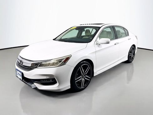 Certified 2017 Honda Accord Touring image 3