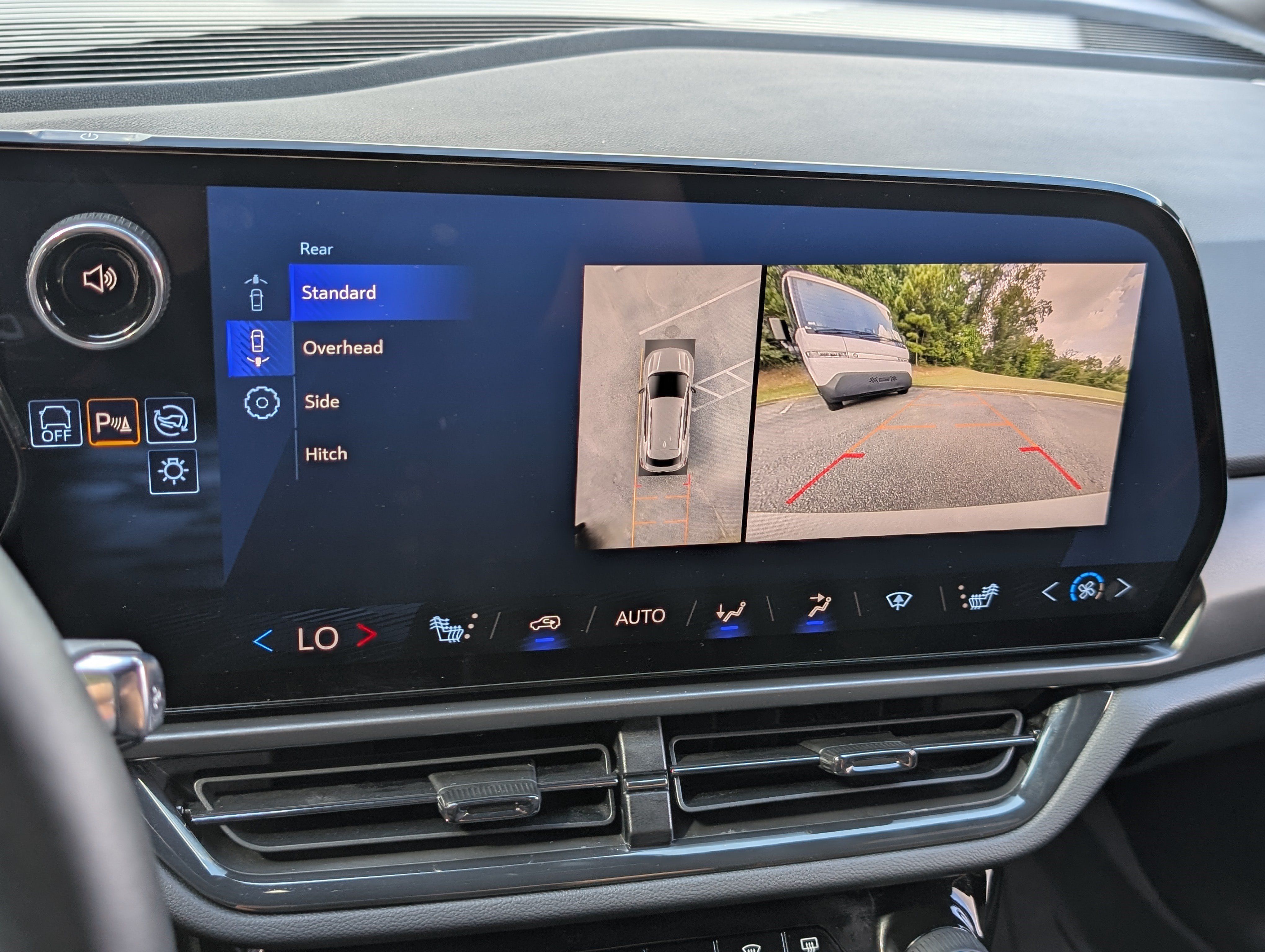 Used 2024 Chevrolet Equinox EV RS w/ LPO, Active Package FWD image 28