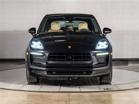 Certified 2026 Porsche Macan AWD/4WD image 6
