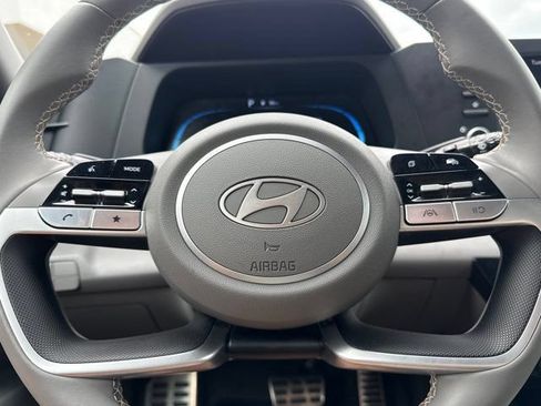 Used 2025 Hyundai Elantra Sport FWD image 17