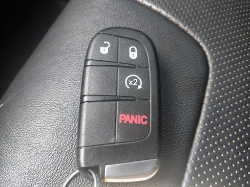 Used 2020 Jeep Cherokee Limited FWD image 32