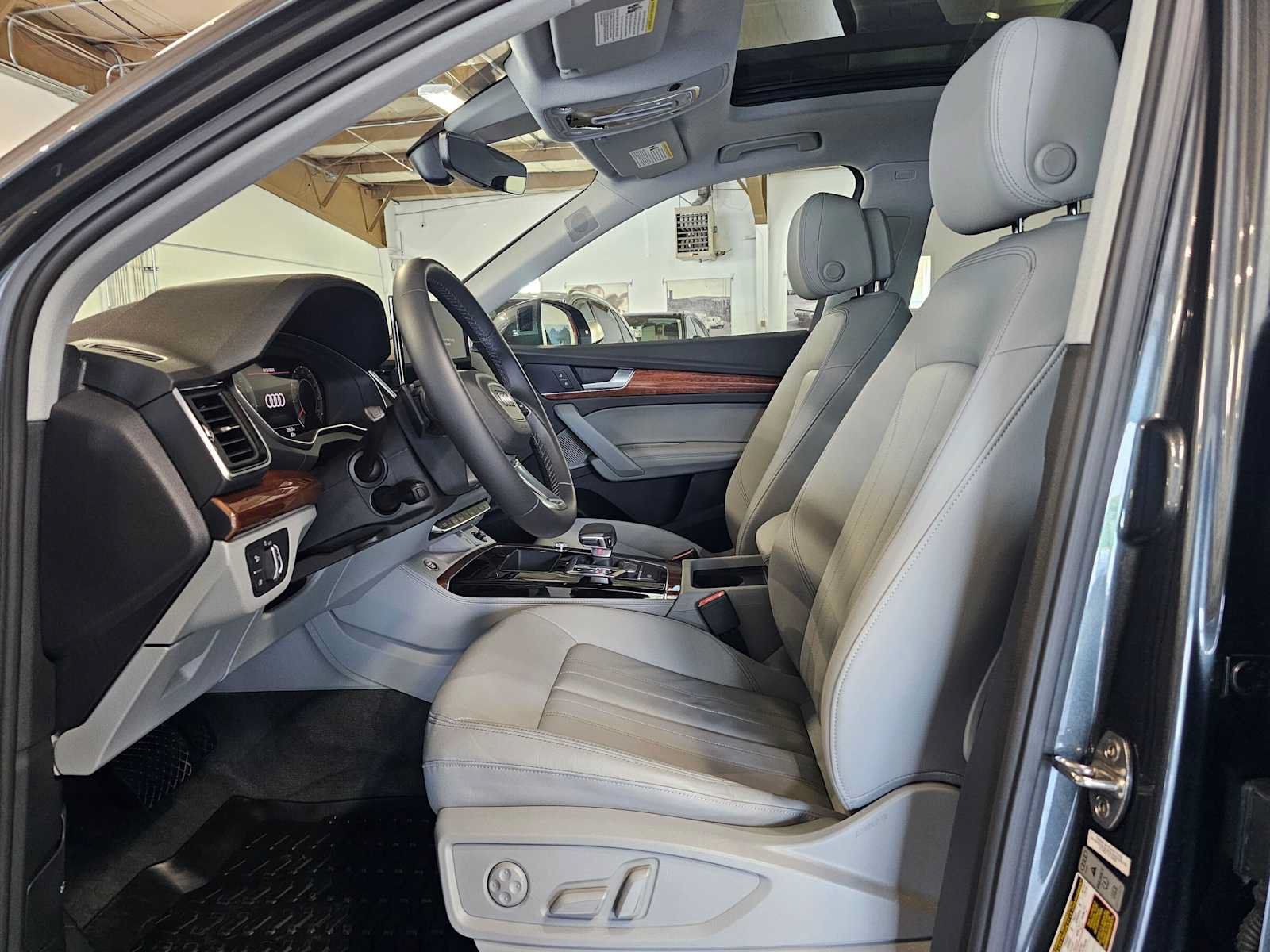 Used 2023 Audi Q5 2.0T Premium Plus w/ Premium Plus Package AWD/4WD image 23