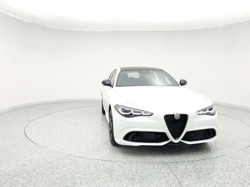 Used 2025 Alfa Romeo Giulia AWD w/ Veloce Package AWD image 2