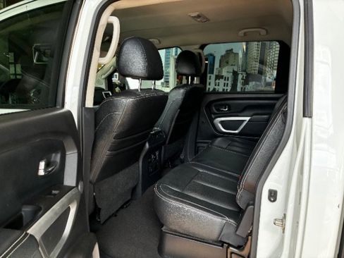 Used 2017 Nissan Titan PRO-4X w/ Pro-4x Convenience Package AWD/4WD image 18