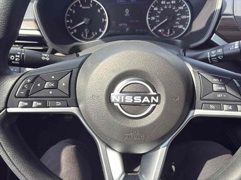 Used 2023 Nissan Altima 2.5 SV image 13