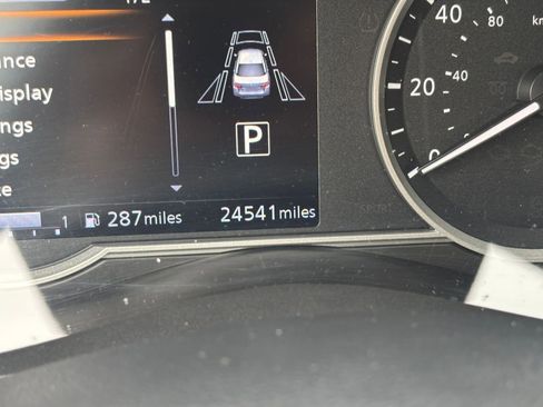 Used 2025 Nissan Versa SV FWD image 38
