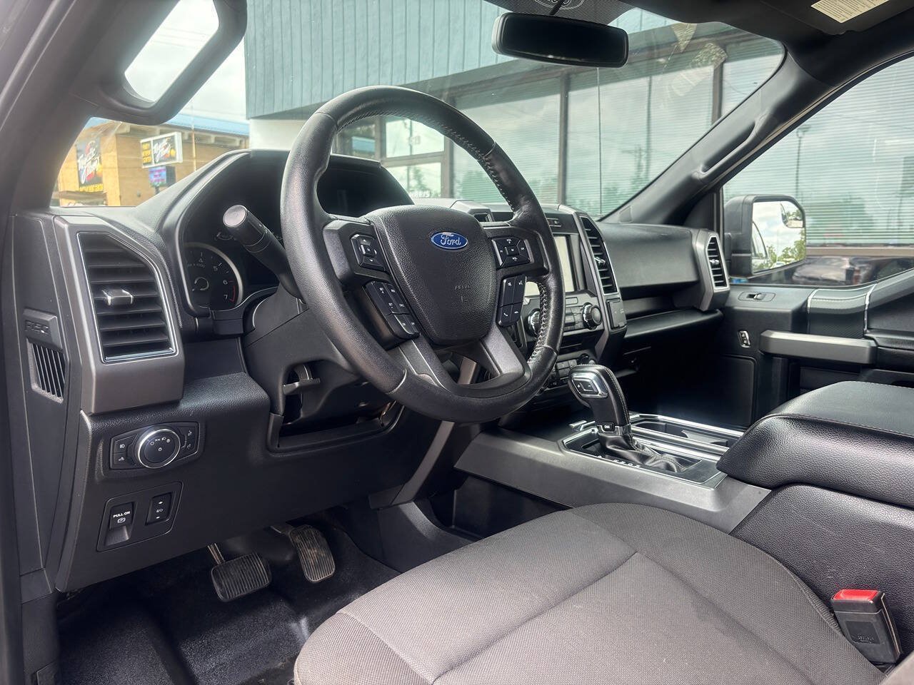 Used 2018 Ford F150 XLT w/ Equipment Group 302A Luxury AWD/4WD image 14