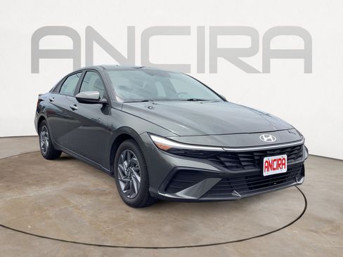 Used 2024 Hyundai Elantra SEL FWD image 7