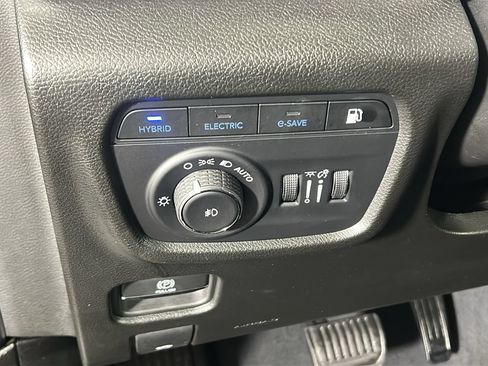 Used 2022 Jeep Grand Cherokee Limited 4xe w/ Luxury Tech Group II AWD/4WD image 21