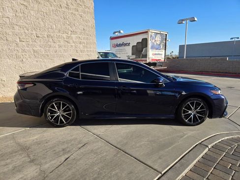 Used 2021 Toyota Camry SE image 7