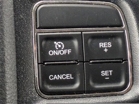 Used 2018 Dodge Grand Caravan SE w/ UConnect Hands-Free Group image 25