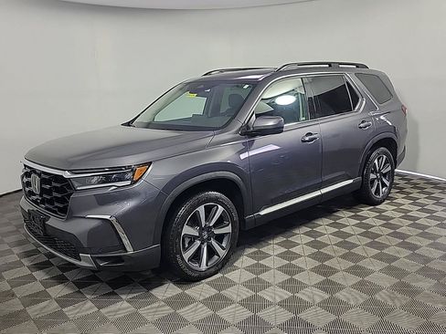 Certified 2025 Honda Pilot Touring image 12