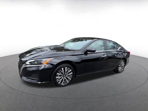 Used 2025 Nissan Altima 2.5 SV image 8